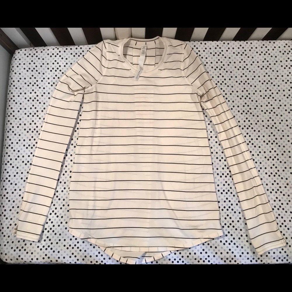 EUC Size 2 Lululemon Tuck & Flow Angel Wing